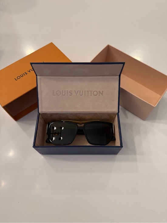 Louis Vuitton Other - Louis Vuitton LV Flight Square Sunglasses Z2700U Black
